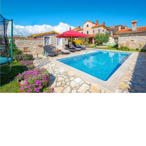 Gorgeous Home In Golubovo With Wifi