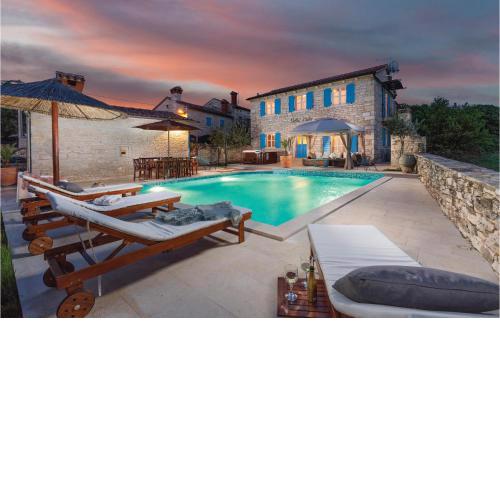 Gorgeous Home In Hrboki With Jacuzzi
