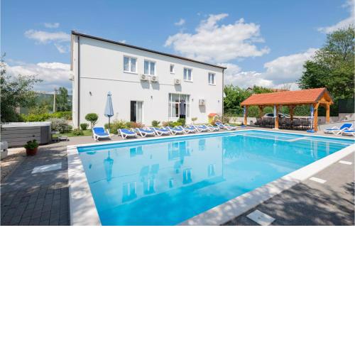 Gorgeous Home In Kamenmost With Jacuzzi