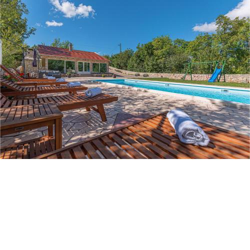 Gorgeous Home In Knin With Kitchen
