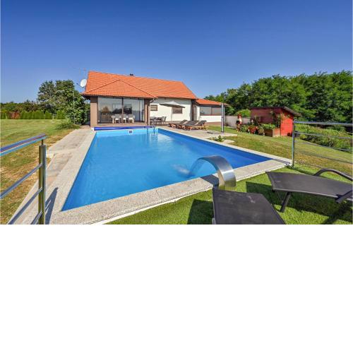 Gorgeous Home In Plesivica With Wifi