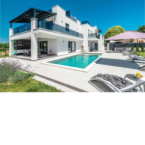 Gorgeous Home In Porec With Outdoor Swimming Pool