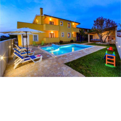 Gorgeous Home In Pula With Wifi