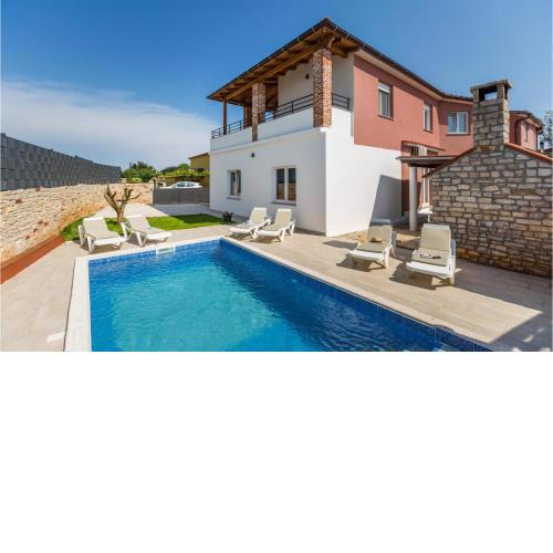 Gorgeous Home In Pula With Wifi