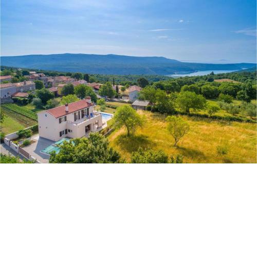 Gorgeous Home In Puntera With Wifi