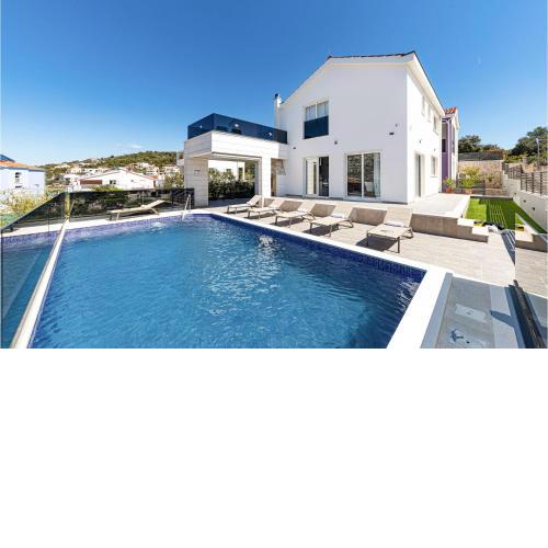 Gorgeous Home In Razanj With Wifi