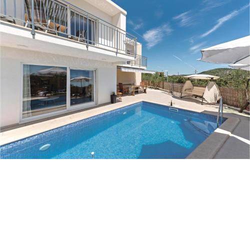 Gorgeous Home In Rogoznica With Wifi