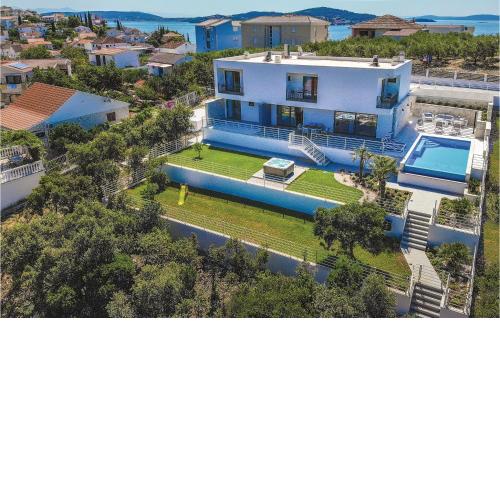 Gorgeous Home In Seget Vranjca With Jacuzzi