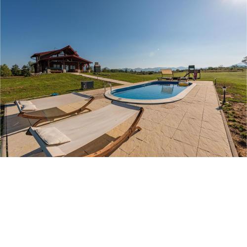 Gorgeous Home In Sveti Rok With Jacuzzi
