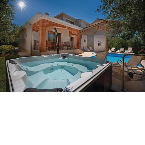 Gorgeous Home In Tar With Wifi