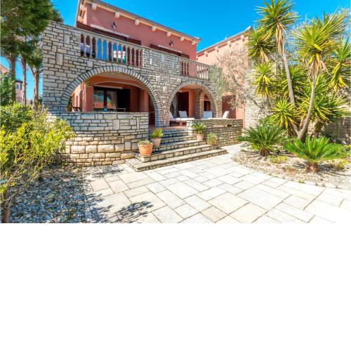 Gorgeous Home In Ugljan With Wifi