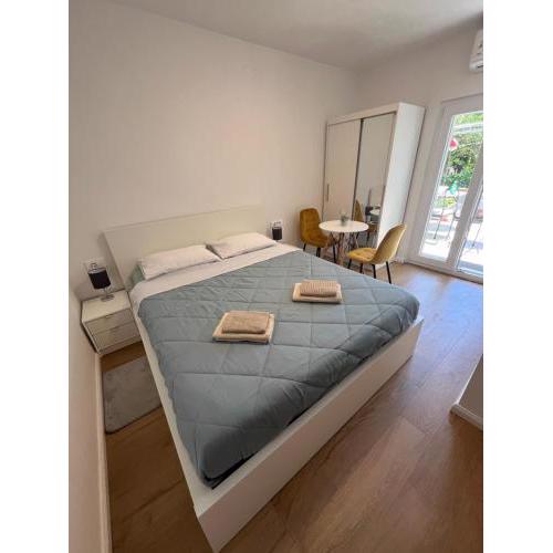 Green oasis for Two, 30 meters from sea (Diklo-Zadar)
