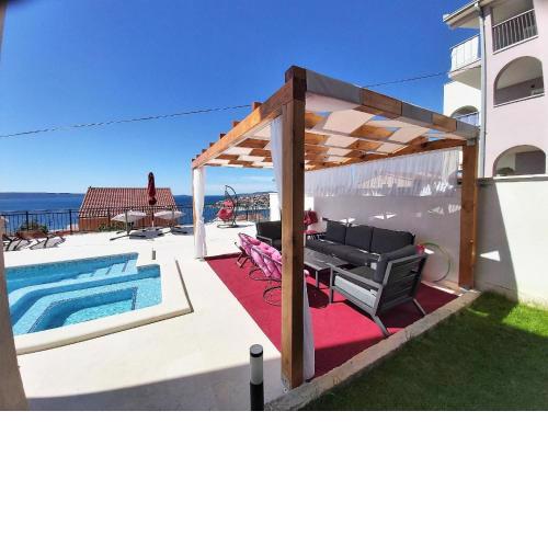 Helle Ferienwohnung mit Sonnenbalkon mit Meerblick