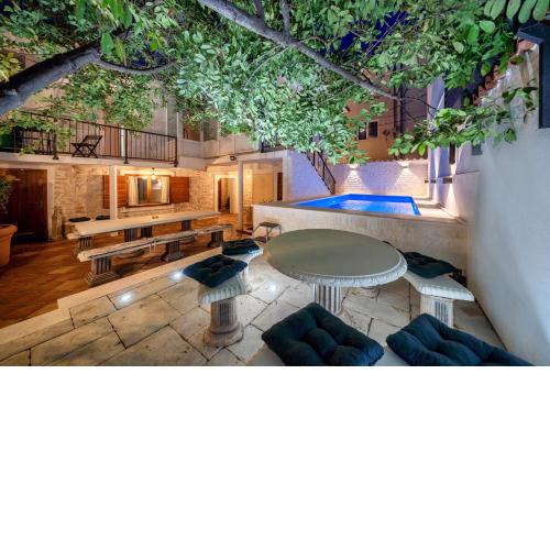 Heritage Residence in Center with pool