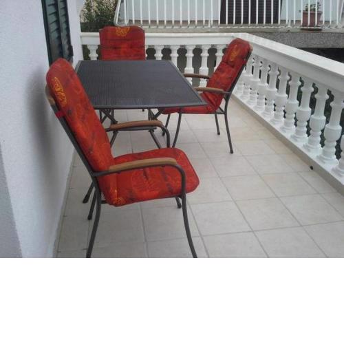 Holiday apartment in Tribunj with balcony, air conditioning, WiFi, washing machine 5040-1