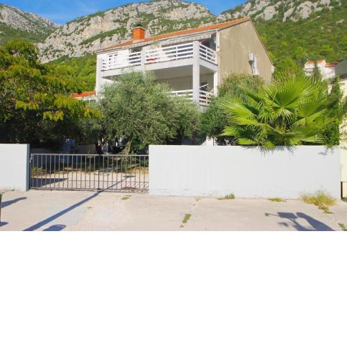 Holiday apartment on the beach