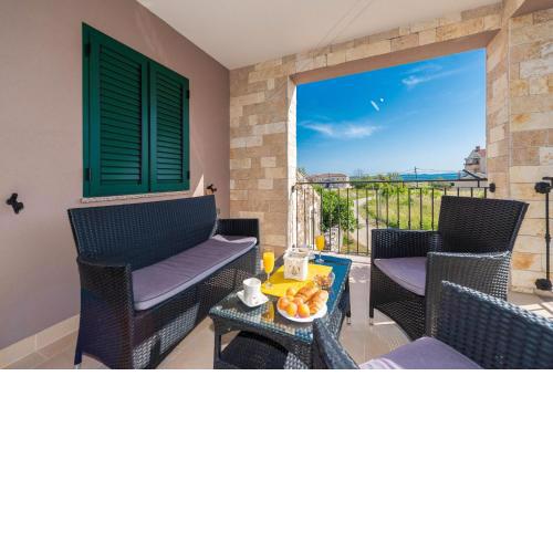 Holiday Home Casa Ruza 300 meters from the sea - by TA Leut
