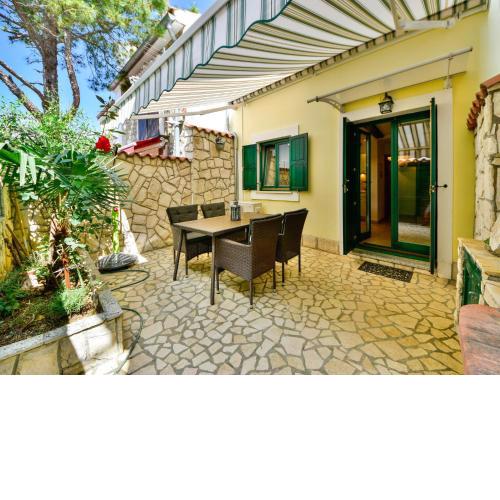 Holiday Home Divna by Interhome