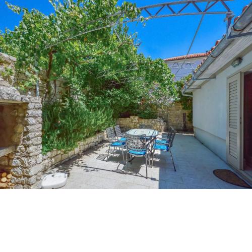 Holiday Home Dubravka by Interhome