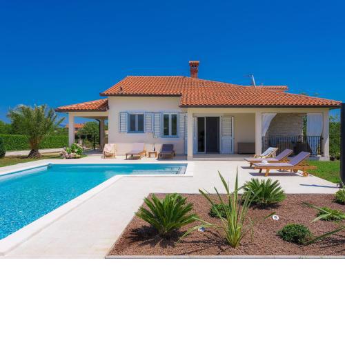Holiday Home Eugen by Interhome