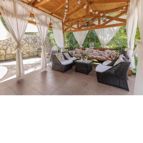 Holiday Home Fairytale - Happy Rentals