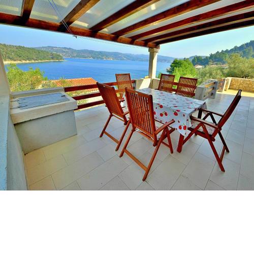 Holiday Home Flora by Interhome