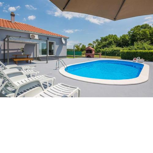 Holiday Home Flora with pool