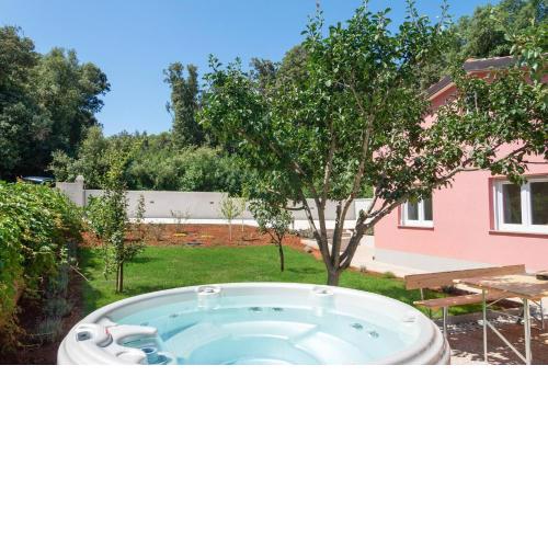 Holiday Home Hana-Stunning peninsula- with Hot Tub