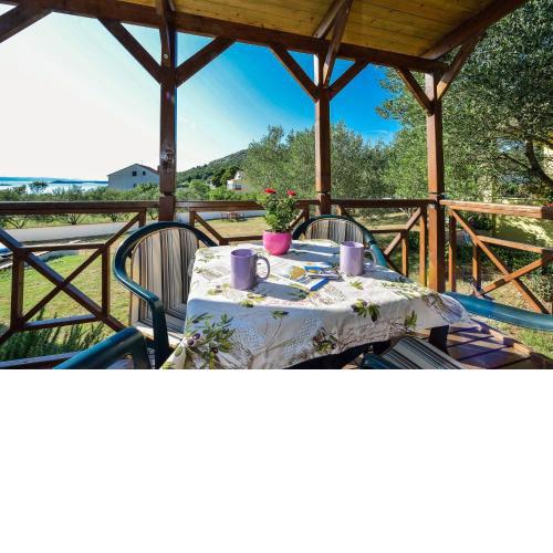 Holiday home Iva - shared pool