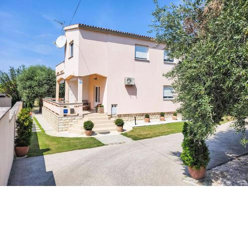 Holiday Home Ive by Interhome