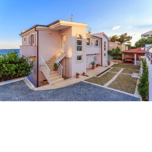 Holiday home Lola, sea on a palm! HEATED POOL