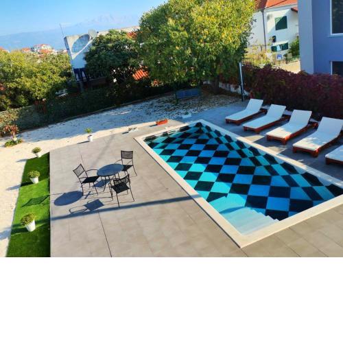 Holiday Home Nino with amazing swimming pool
