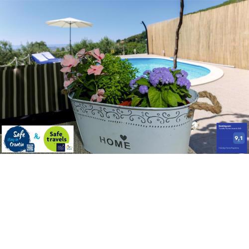 Holiday Home Rupotina with a large yard, pool and a beautiful view