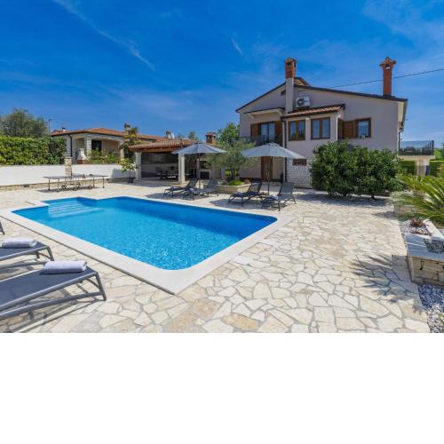 Holiday Home Sara by Interhome