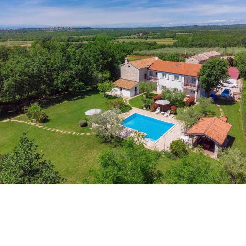 Holiday Home Tommy by Interhome