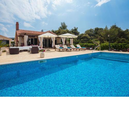 Holiday Home Villa Mutnik by Interhome