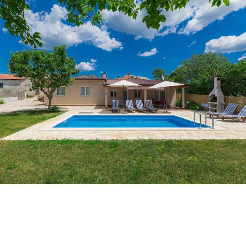 Holiday Home Vrt by Interhome
