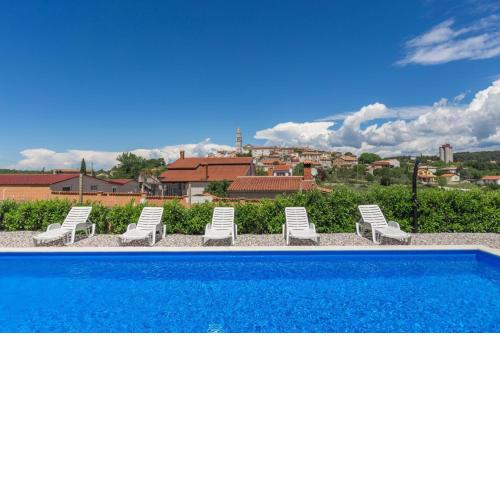 Holiday Home with pool in Višnjan