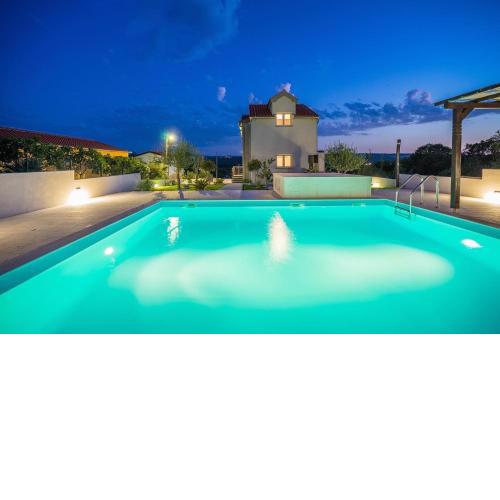 Holiday home with swimming pool Villa Camellia