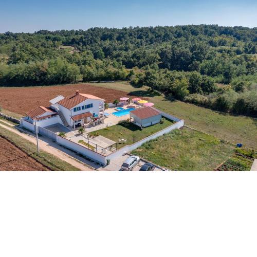 Holiday house in rural Istria with pool and hydromassage