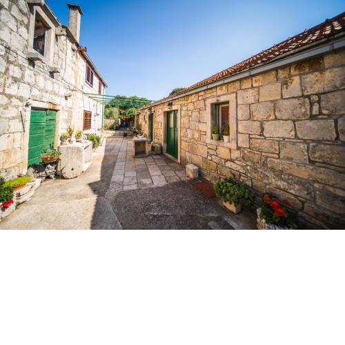 Holiday house in Zrnovo with terrace, air conditioning, WiFi 3709-2