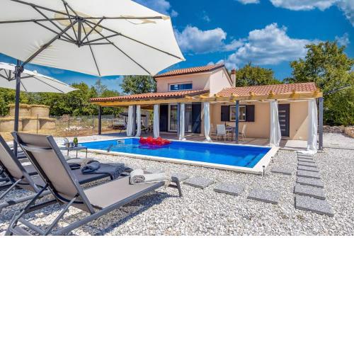 Holiday House Krase with Private Pool