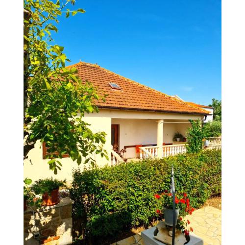 Holiday House Lili