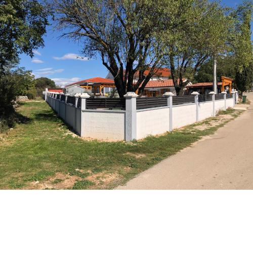 Holiday House "LONGER LIFE" with pool
