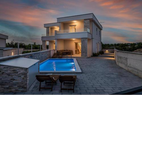 Holiday house Lumina - outdoor swimming pool, 4 bedrooms, WIFI