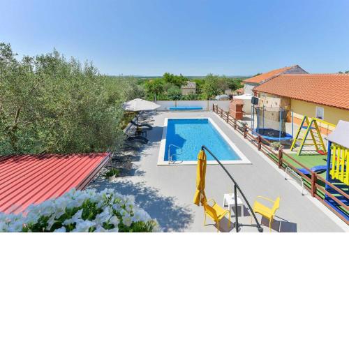 Holiday house Vesna with pool