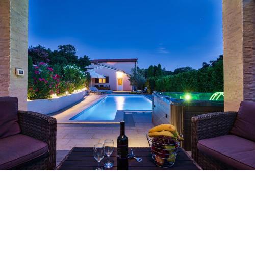 Holiday house with a swimming pool Ripenda, Labin - 12038