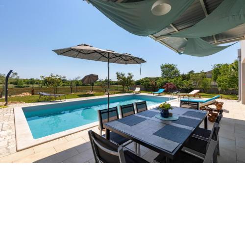 Holiday house with pool near Rovinj