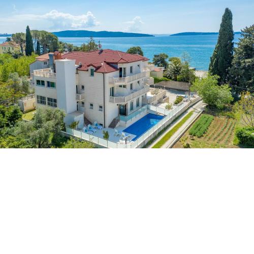 Hotel Riva Kaštela with swimming pool