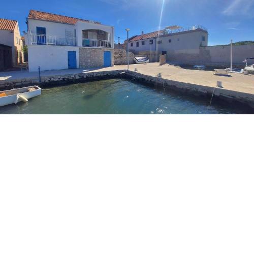 House Lucija with berth in Murter